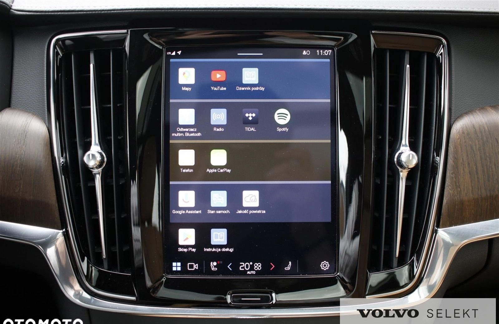 Volvo V90 Cross Country cena 325000 przebieg: 14000, rok produkcji 2023 z Tychy małe 704